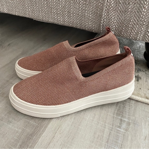 Carvela Campaign Stretch Pink Slip-On Sneakers - Picture 2 of 9